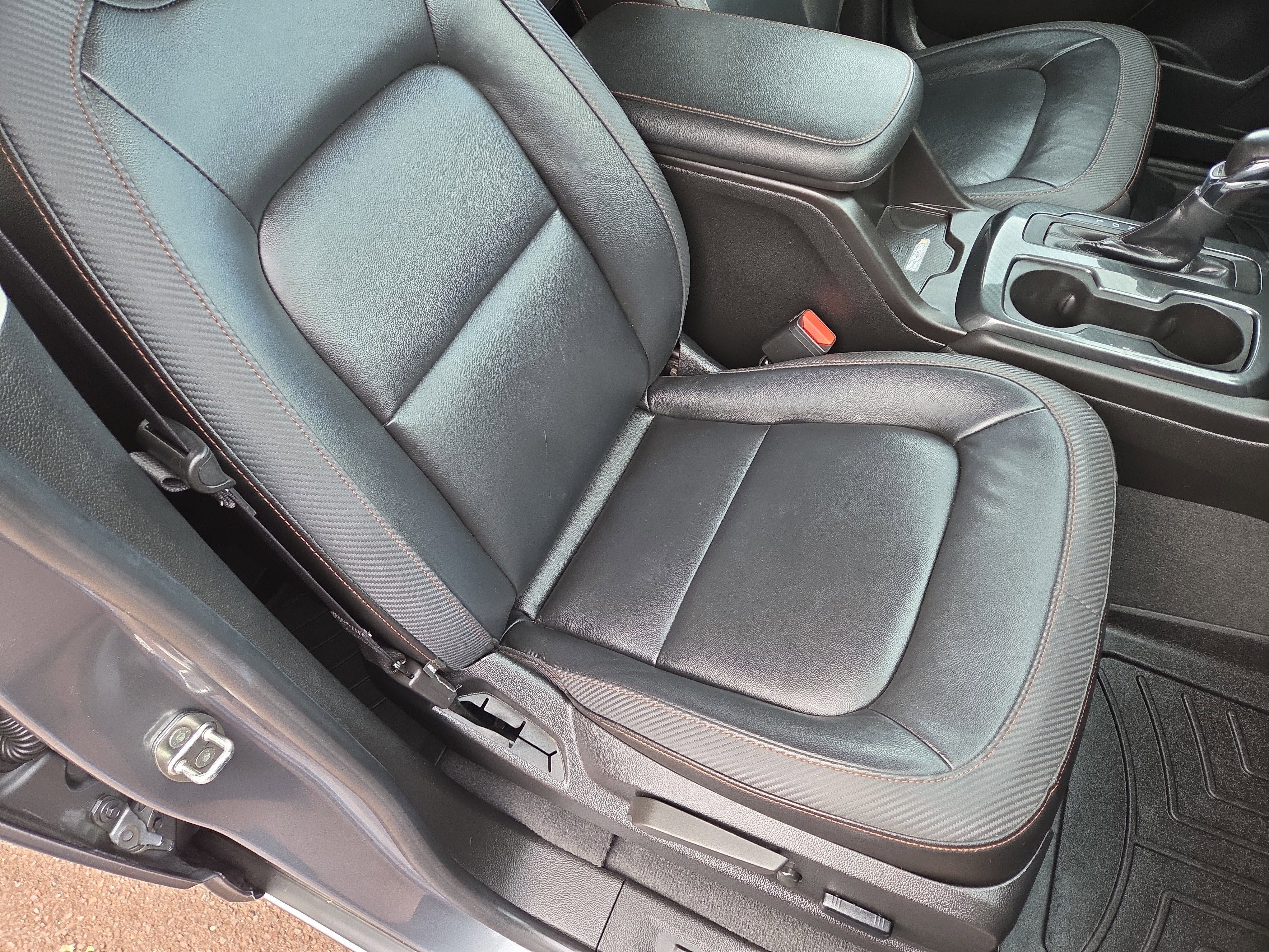 2022 GMC Canyon 4WD AT4 w/Leather