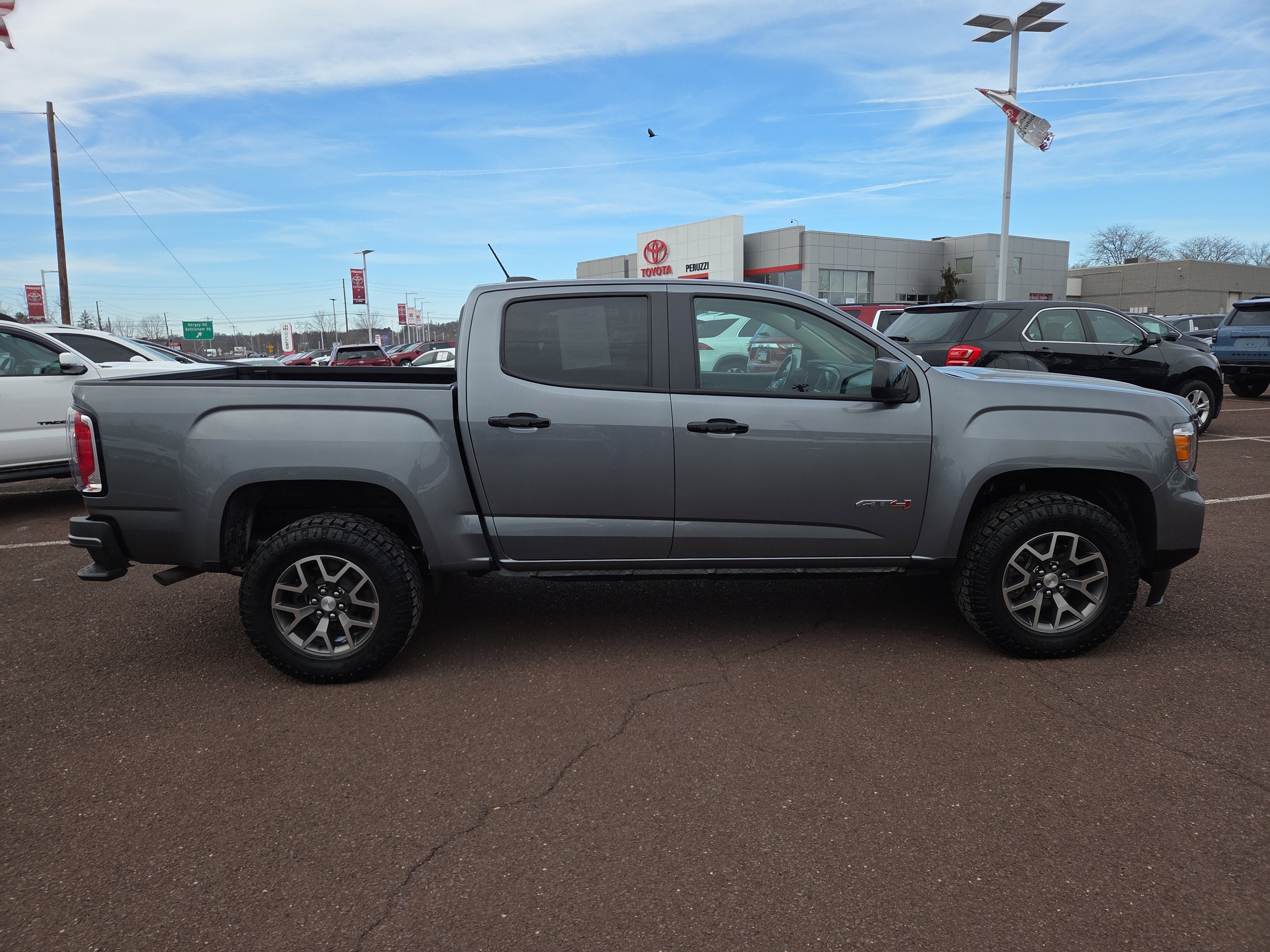 2022 GMC Canyon 4WD AT4 w/Leather