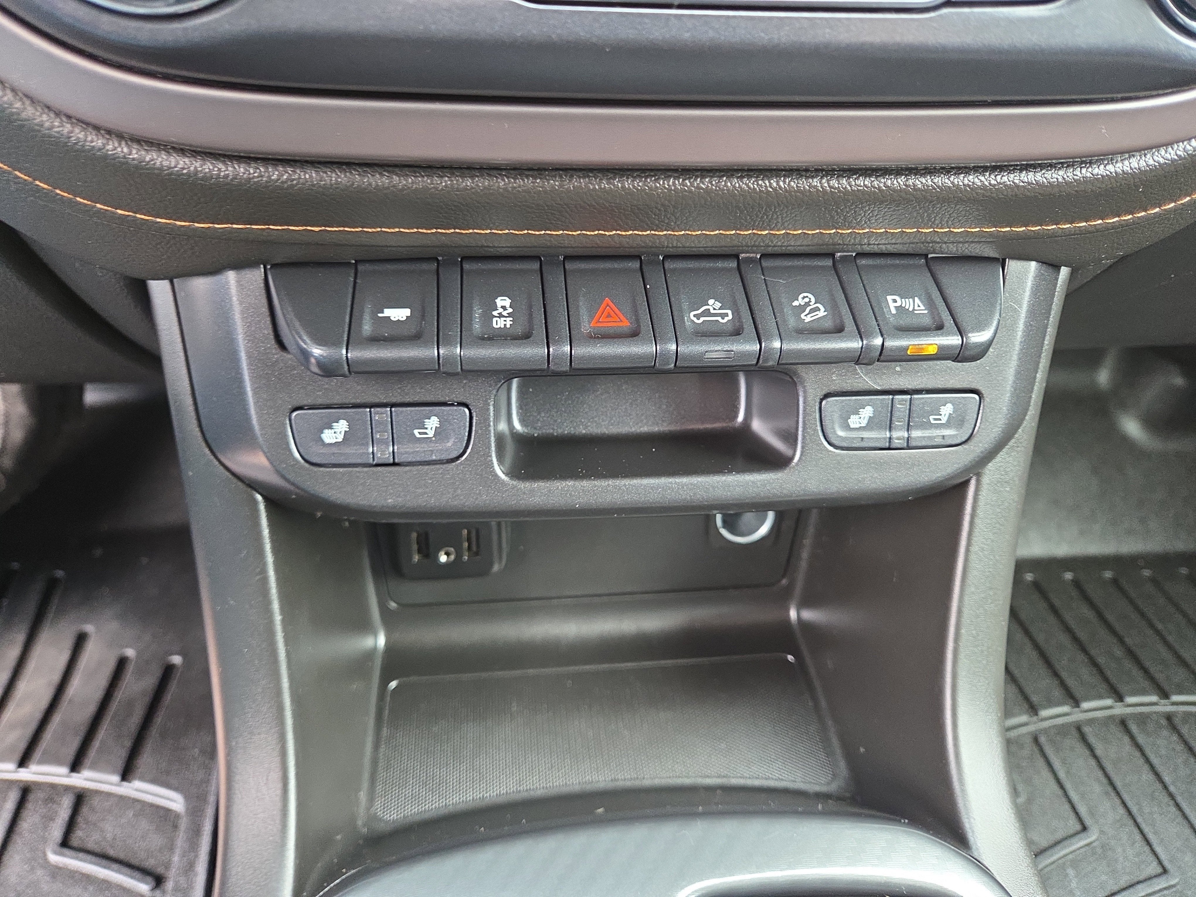 2022 GMC Canyon 4WD AT4 w/Leather