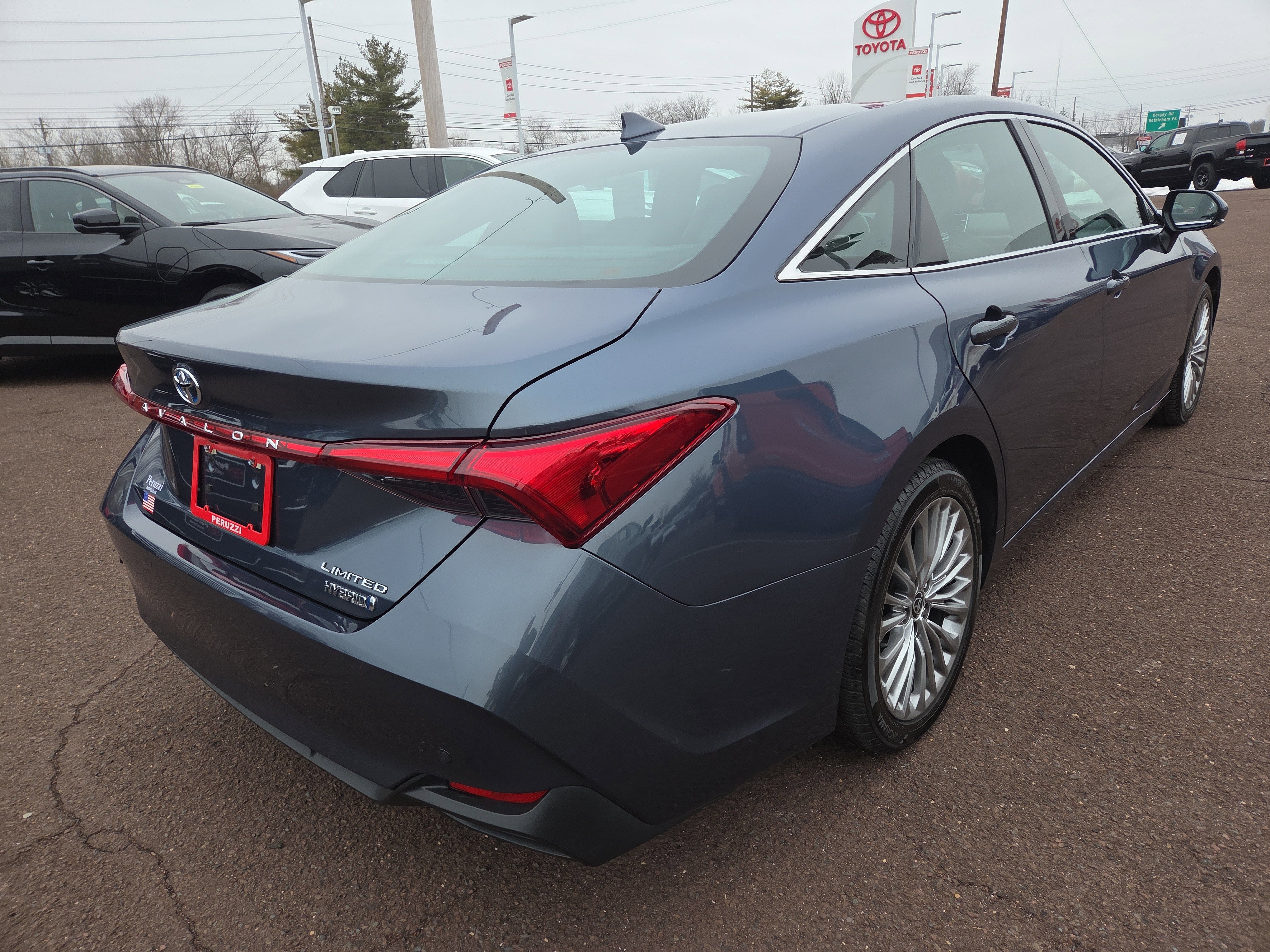 2022 Toyota Avalon Hybrid Limited