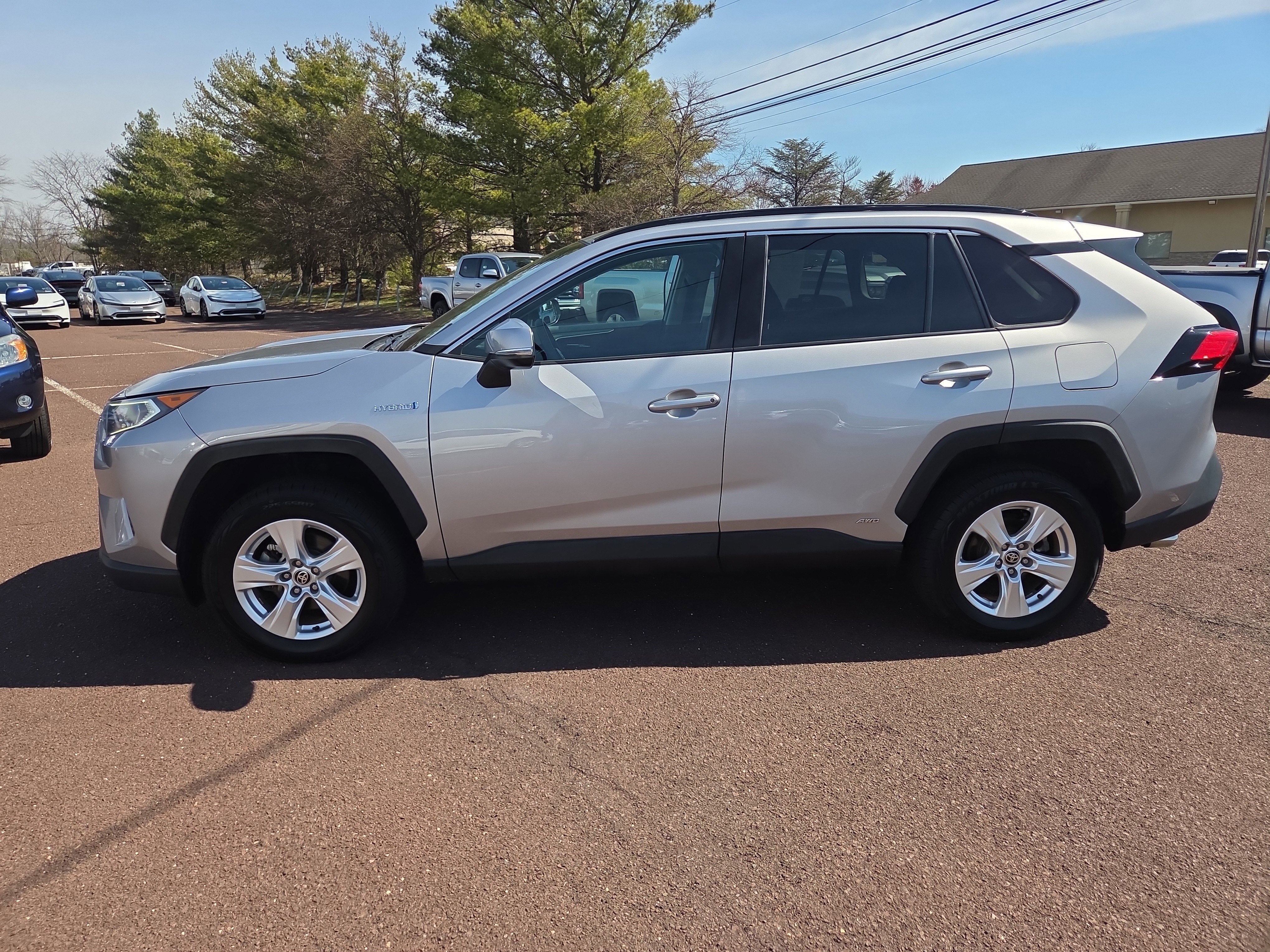 2021 Toyota RAV4 Hybrid XLE