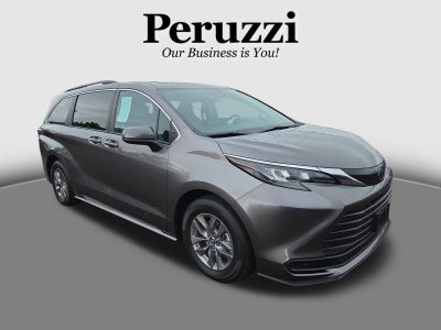 2024 Toyota Sienna LE