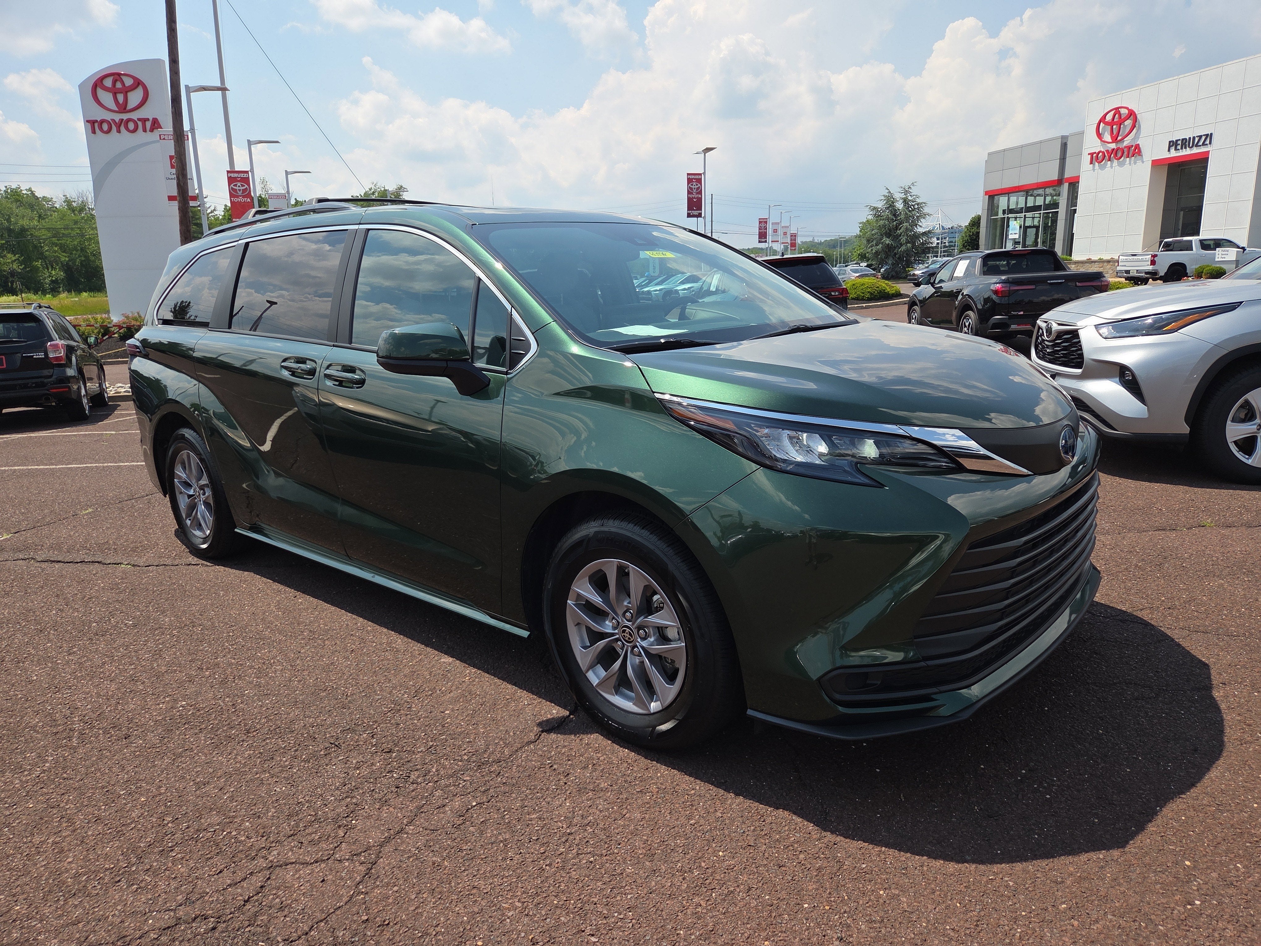 2025 Toyota Sienna LE