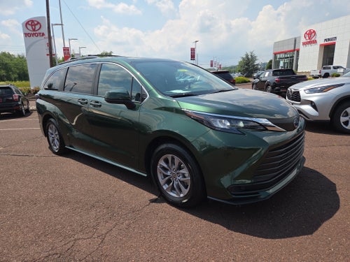 2025 Toyota Sienna LE