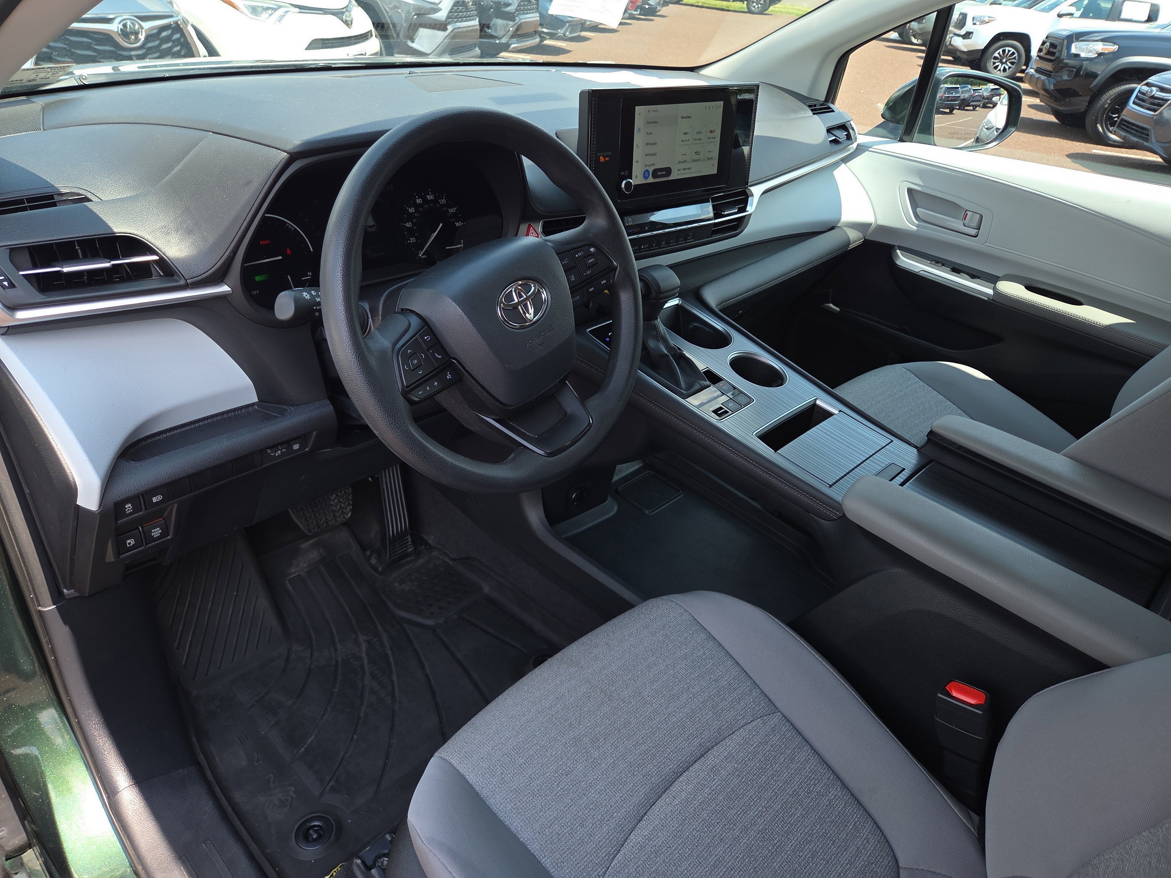 2025 Toyota Sienna LE