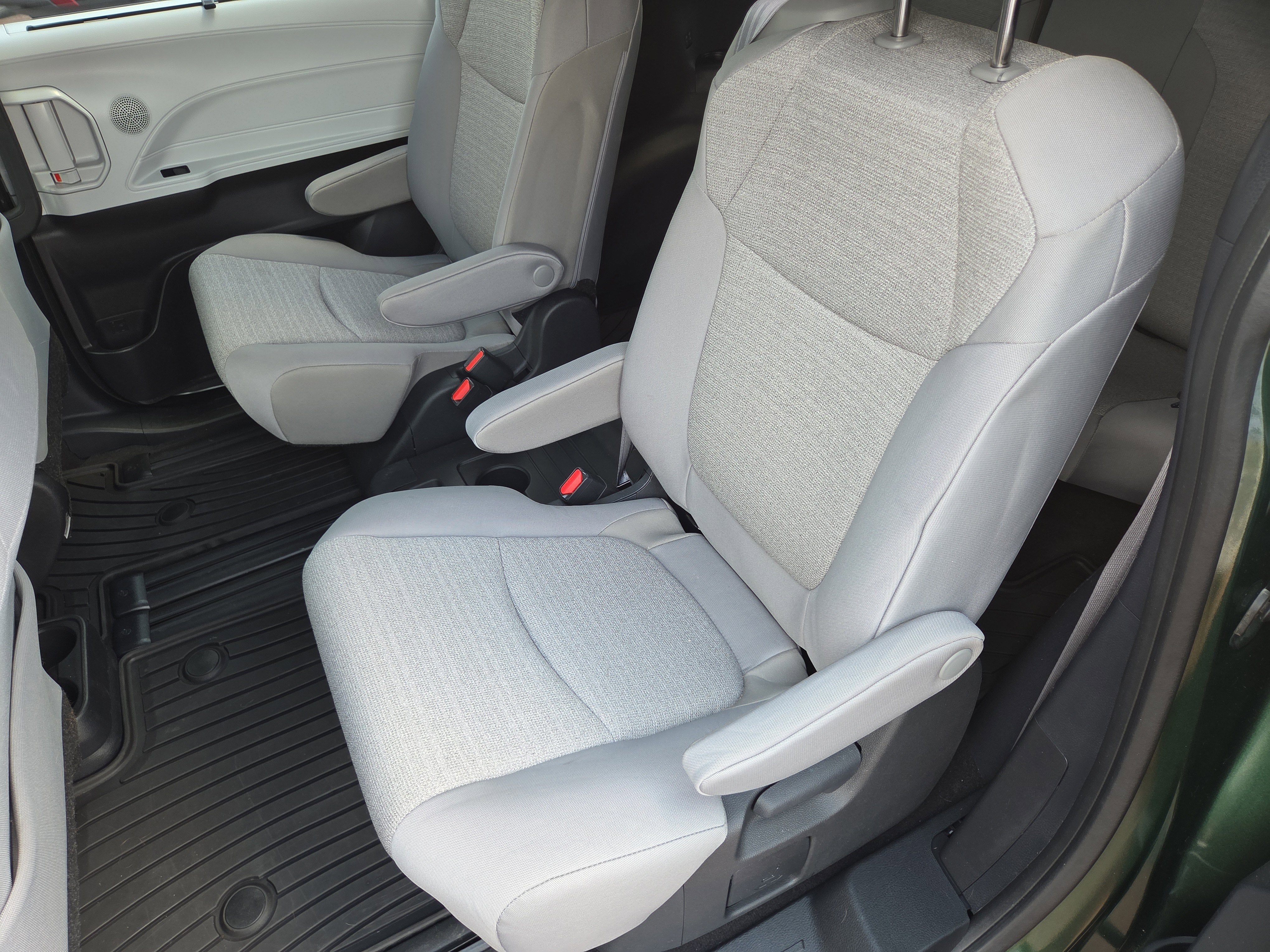 2025 Toyota Sienna LE
