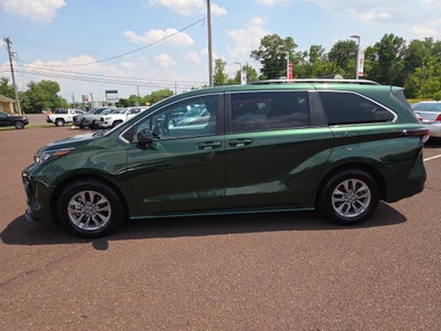 2025 Toyota Sienna LE