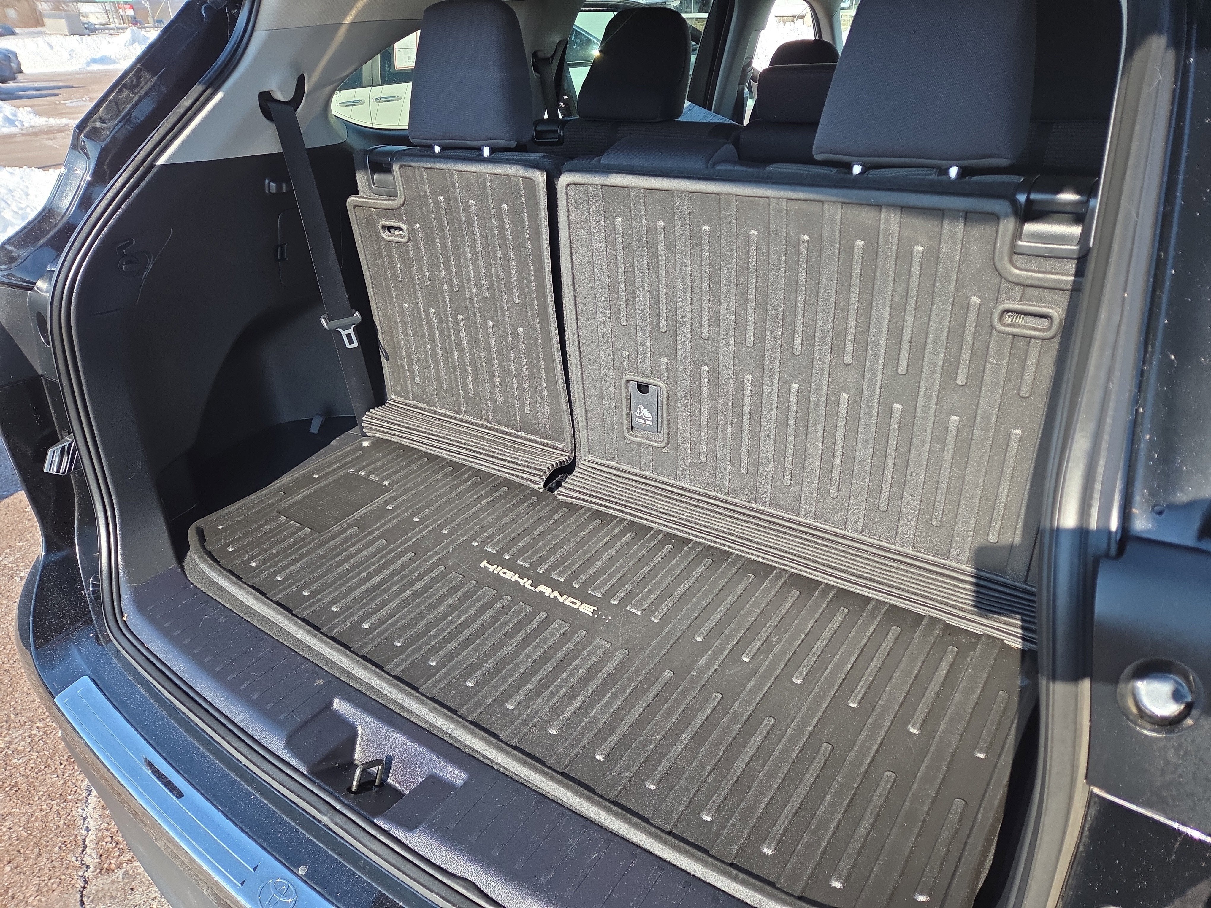 2022 Toyota Highlander LE