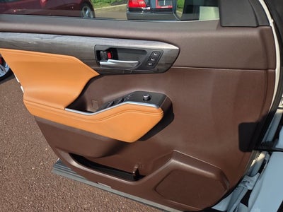 2022 Toyota Highlander Platinum
