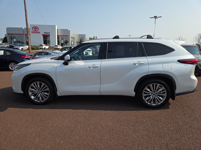 2022 Toyota Highlander Platinum