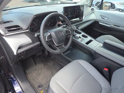 2025 Toyota Sienna XLE
