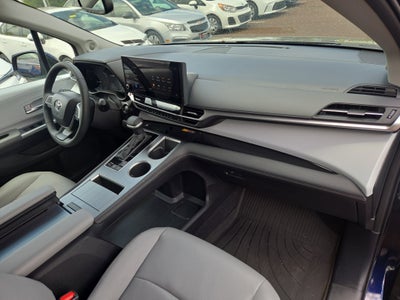 2025 Toyota Sienna XLE