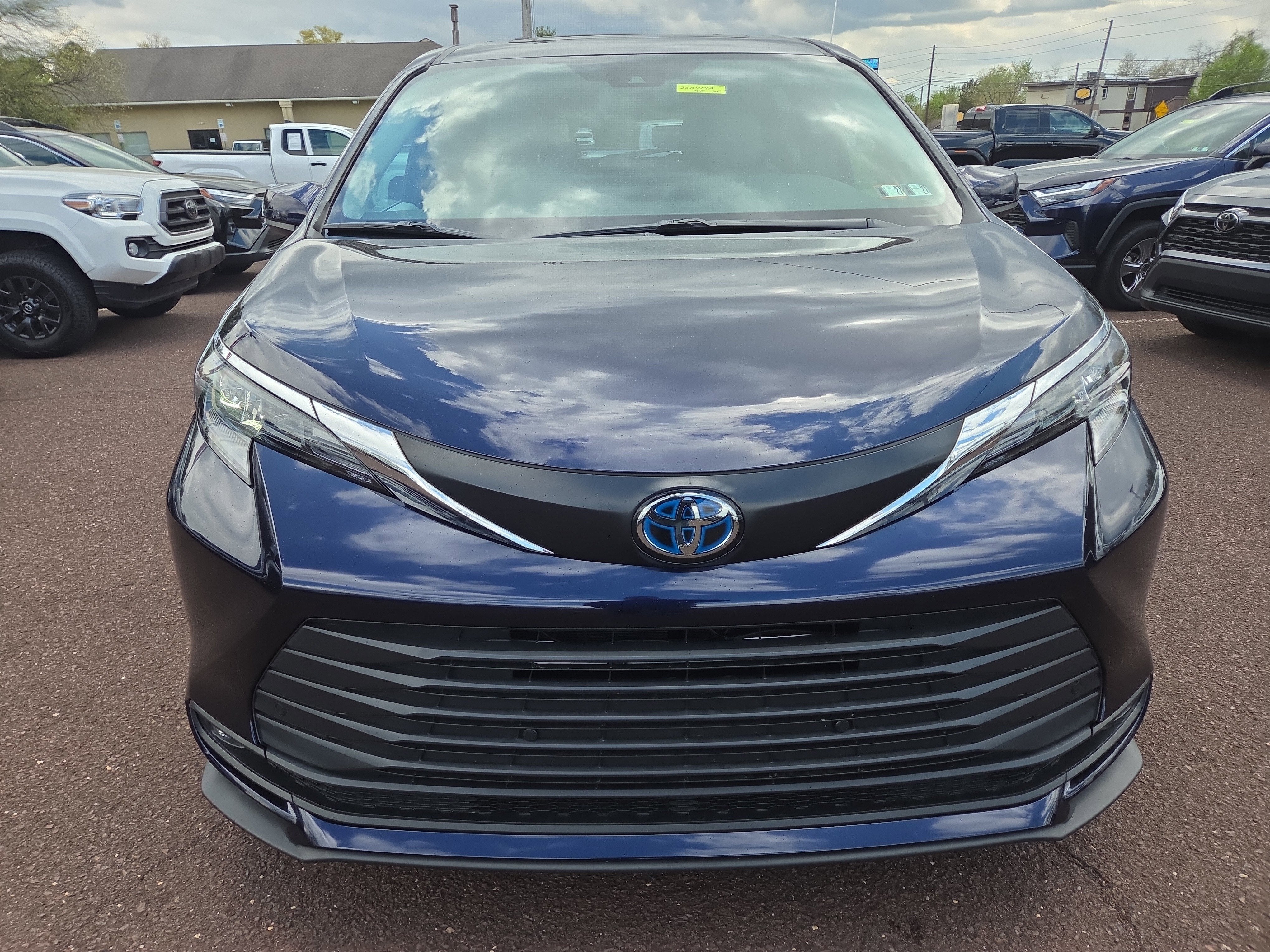 2025 Toyota Sienna XLE