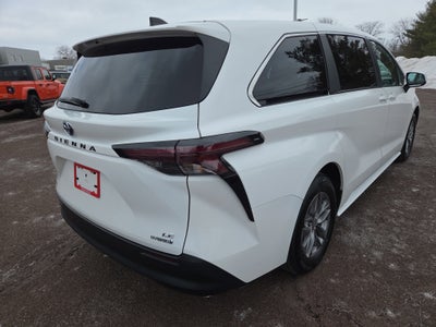2024 Toyota Sienna LE
