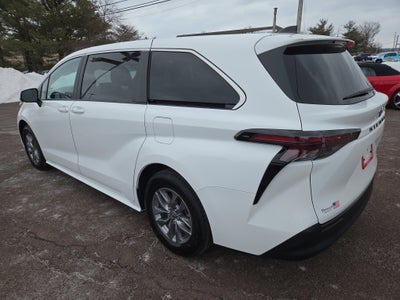2024 Toyota Sienna LE