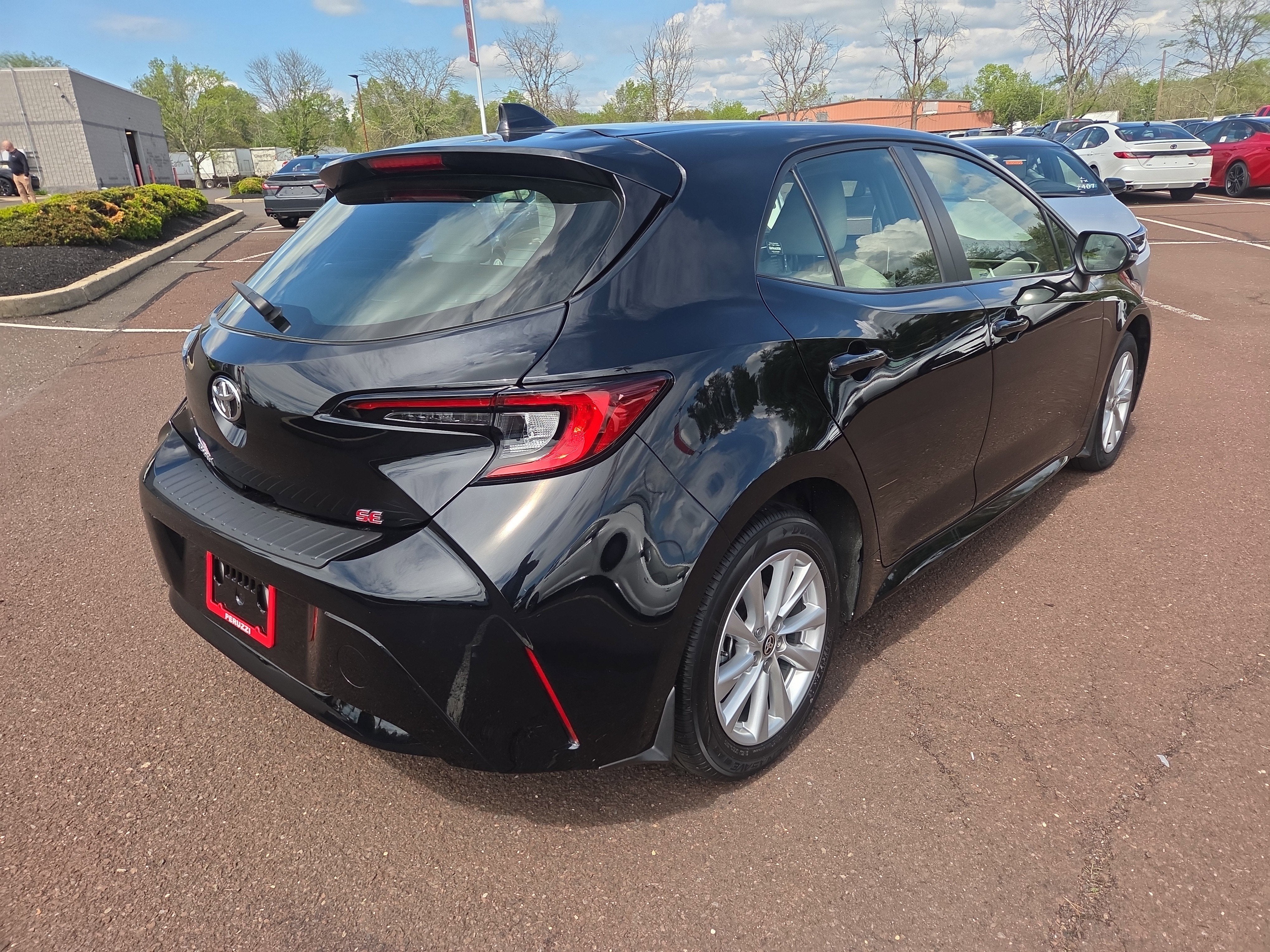 2025 Toyota Corolla Hatchback SE