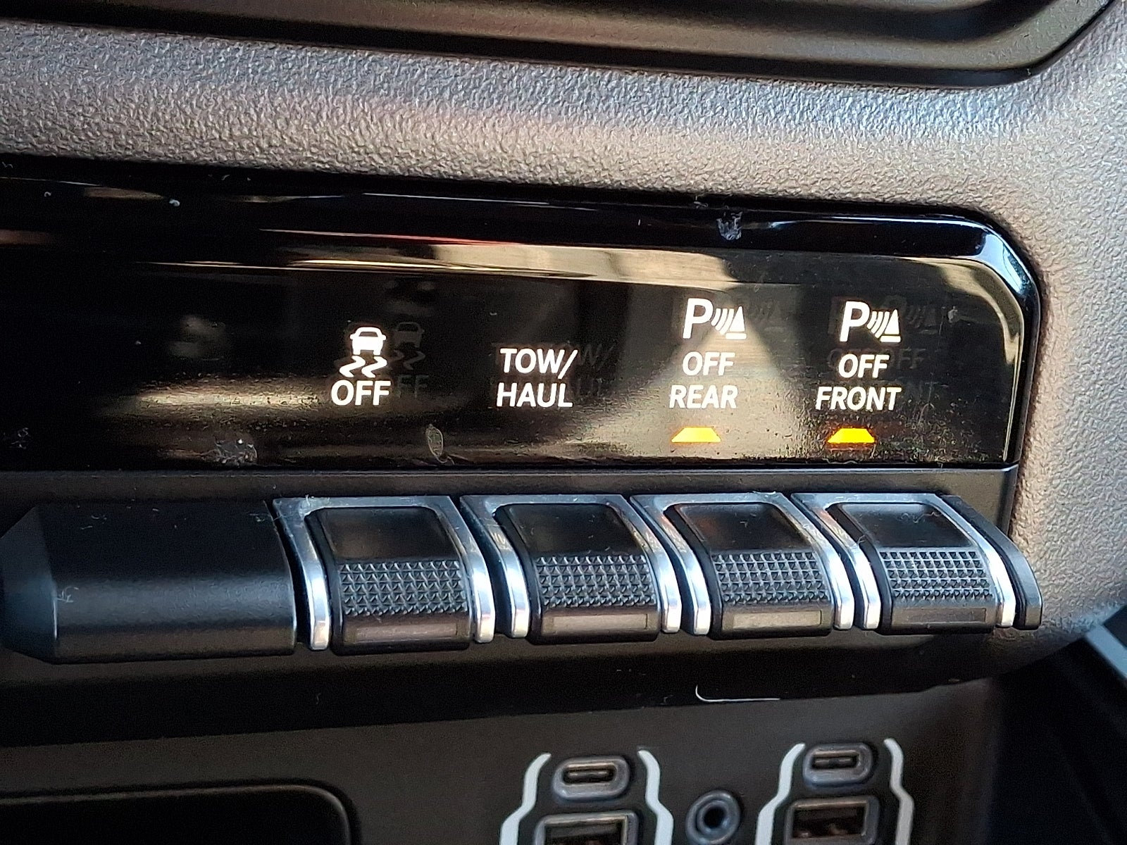 2022 RAM 1500 Big Horn Quad Cab 4x4 6'4" Box