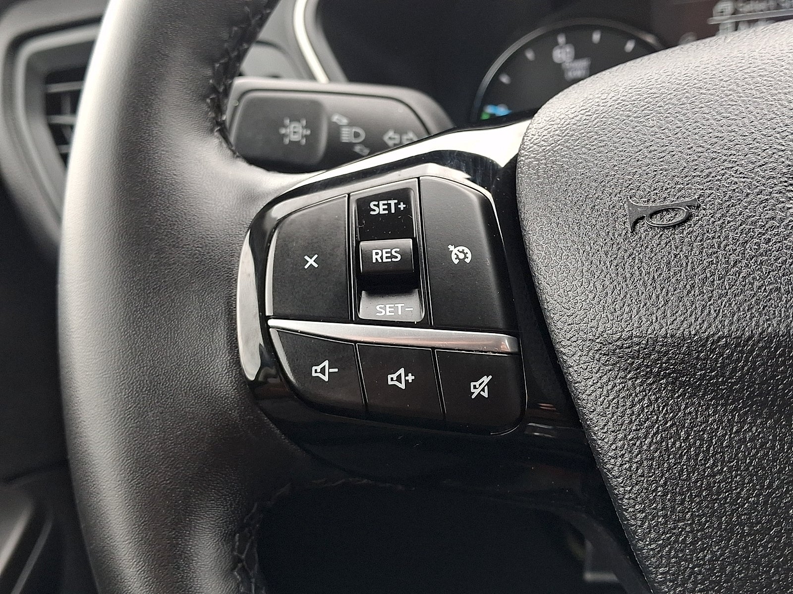 2022 Ford Escape Hybrid SE