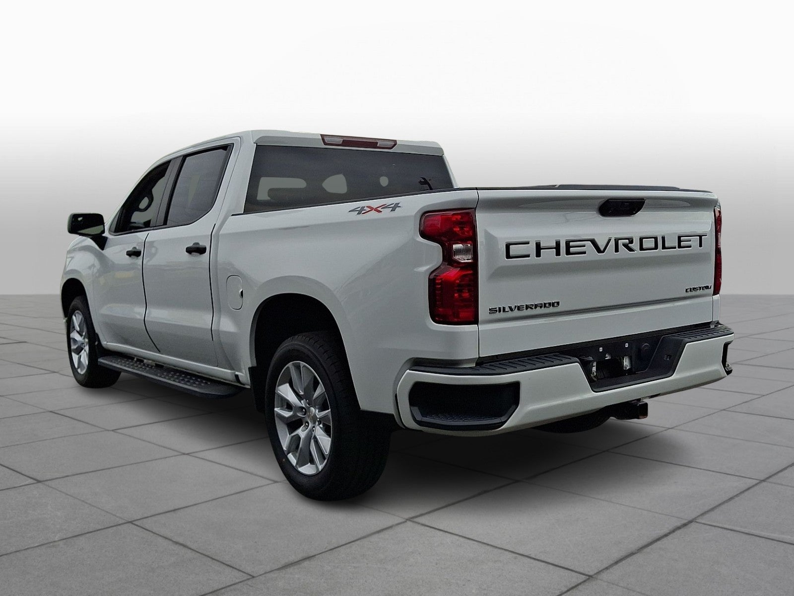 2023 Chevrolet Silverado 1500 4WD Crew Cab Short Bed Custom
