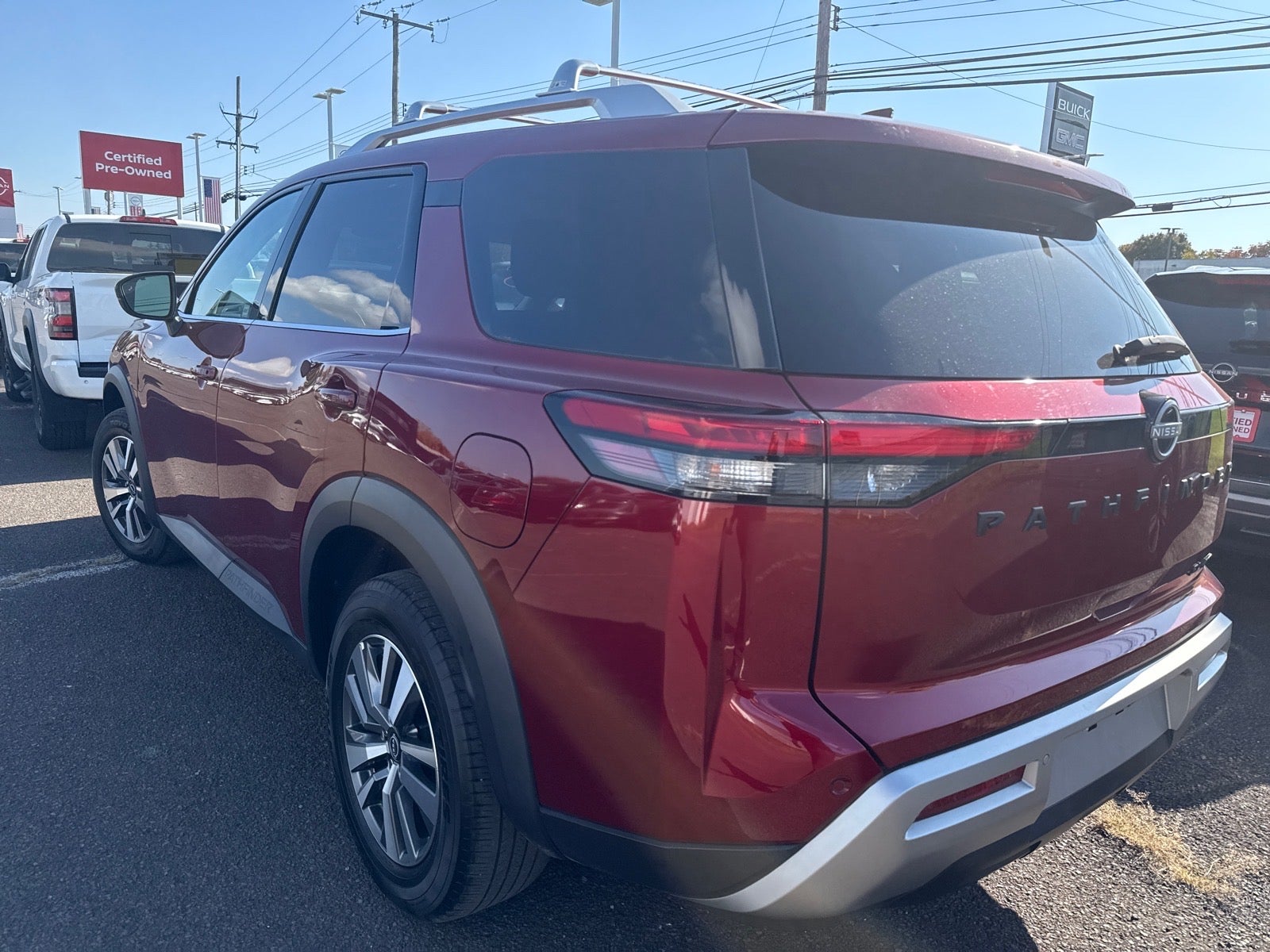 2023 Nissan Pathfinder SL