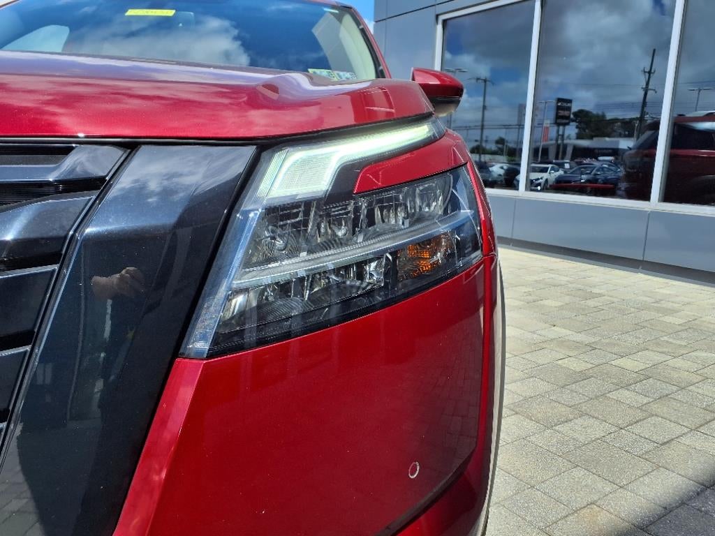 2022 Nissan Pathfinder SL