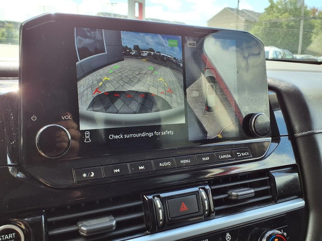 2022 Nissan Pathfinder SL