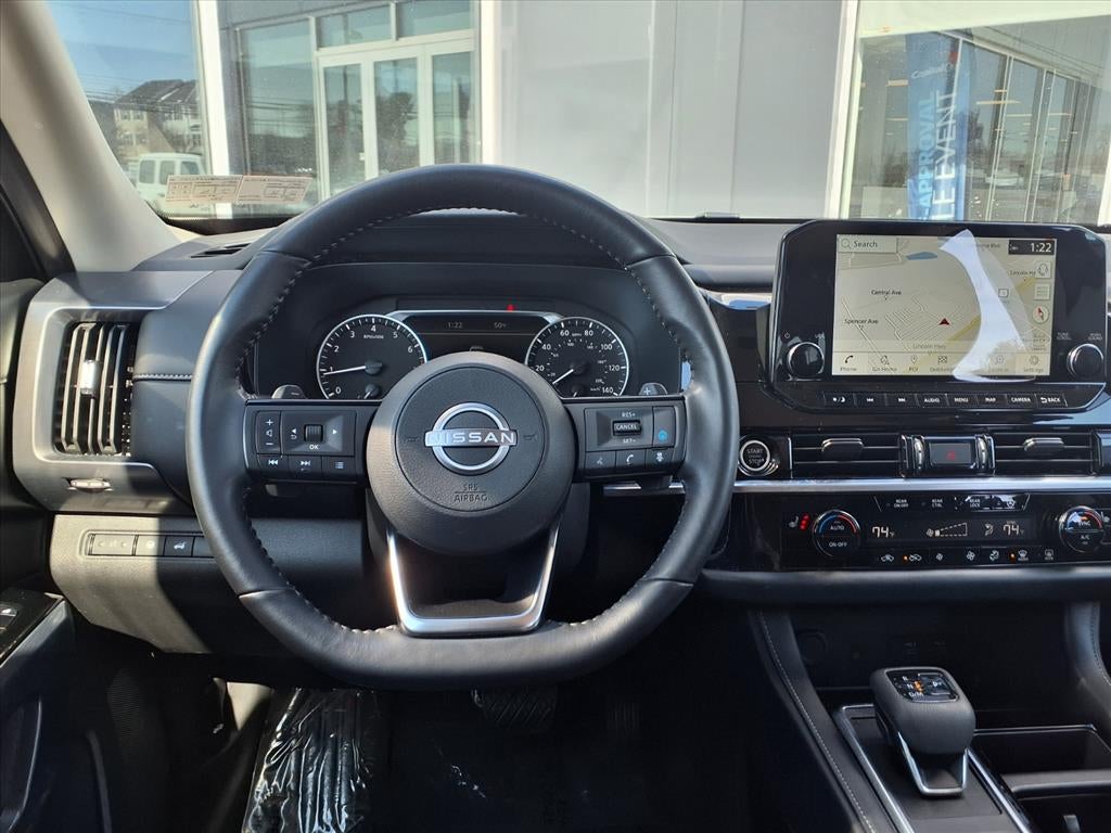 2023 Nissan Pathfinder SL