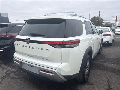2023 Nissan Pathfinder SL