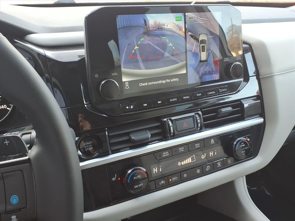 2025 Nissan Pathfinder SL