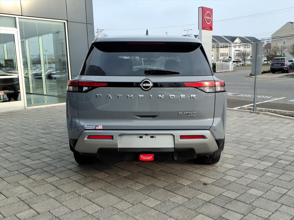 2023 Nissan Pathfinder Platinum