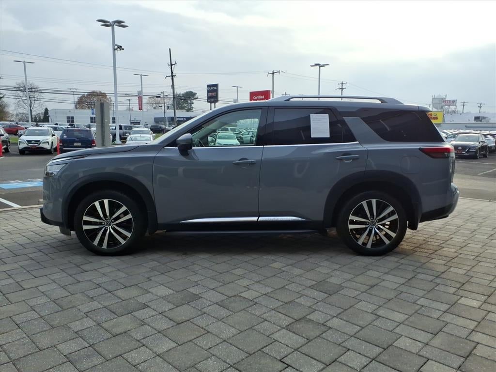 2023 Nissan Pathfinder Platinum