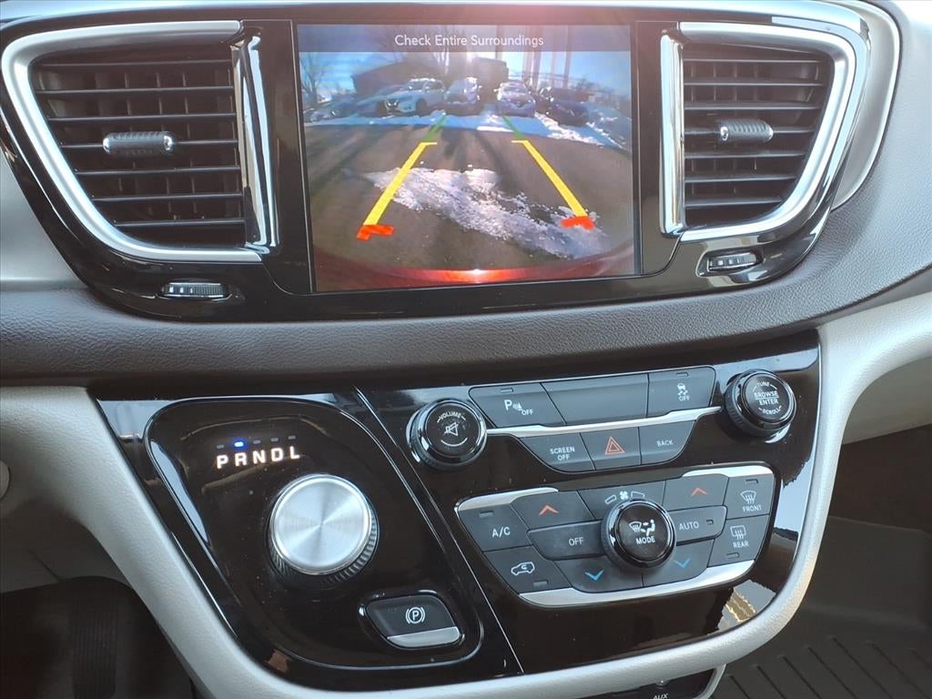 2017 Chrysler Pacifica Touring-L Plus