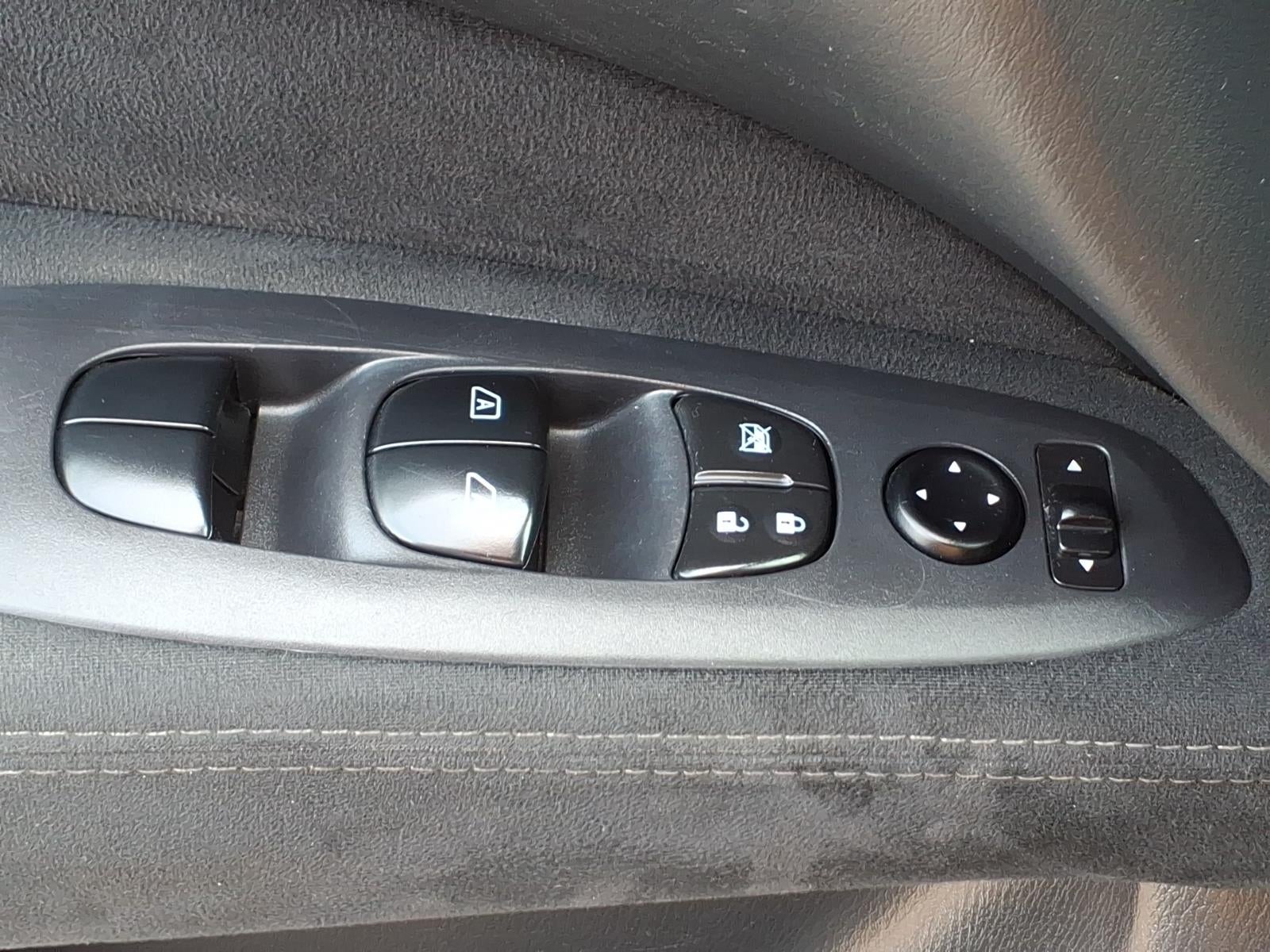 2015 Nissan Pathfinder SV