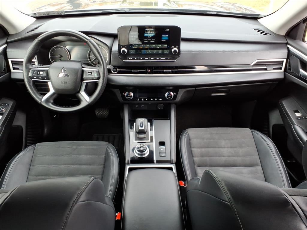 2023 Mitsubishi Outlander SE