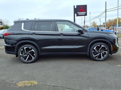 2023 Mitsubishi Outlander SE