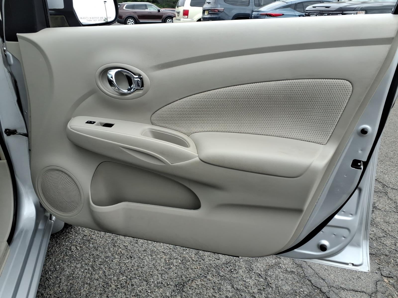 2014 Nissan Versa SV