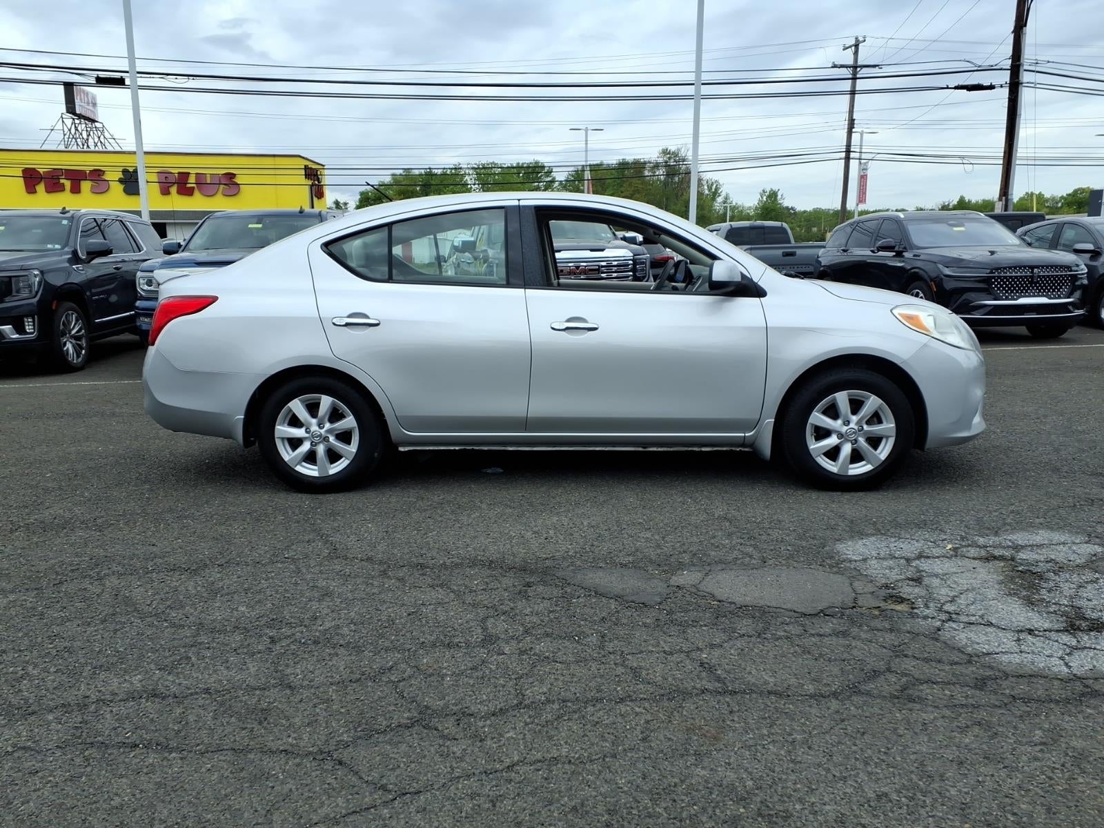 2014 Nissan Versa SV