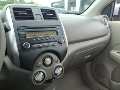 2014 Nissan Versa SV