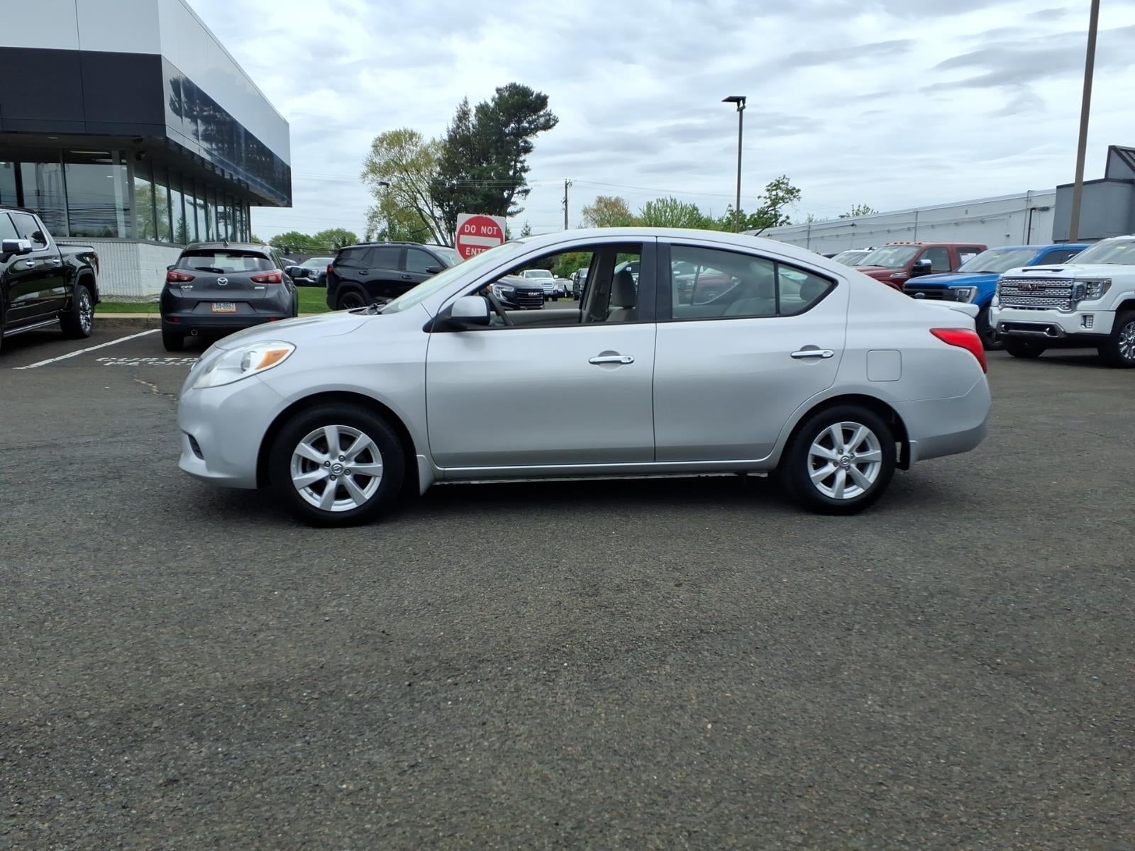 2014 Nissan Versa SV