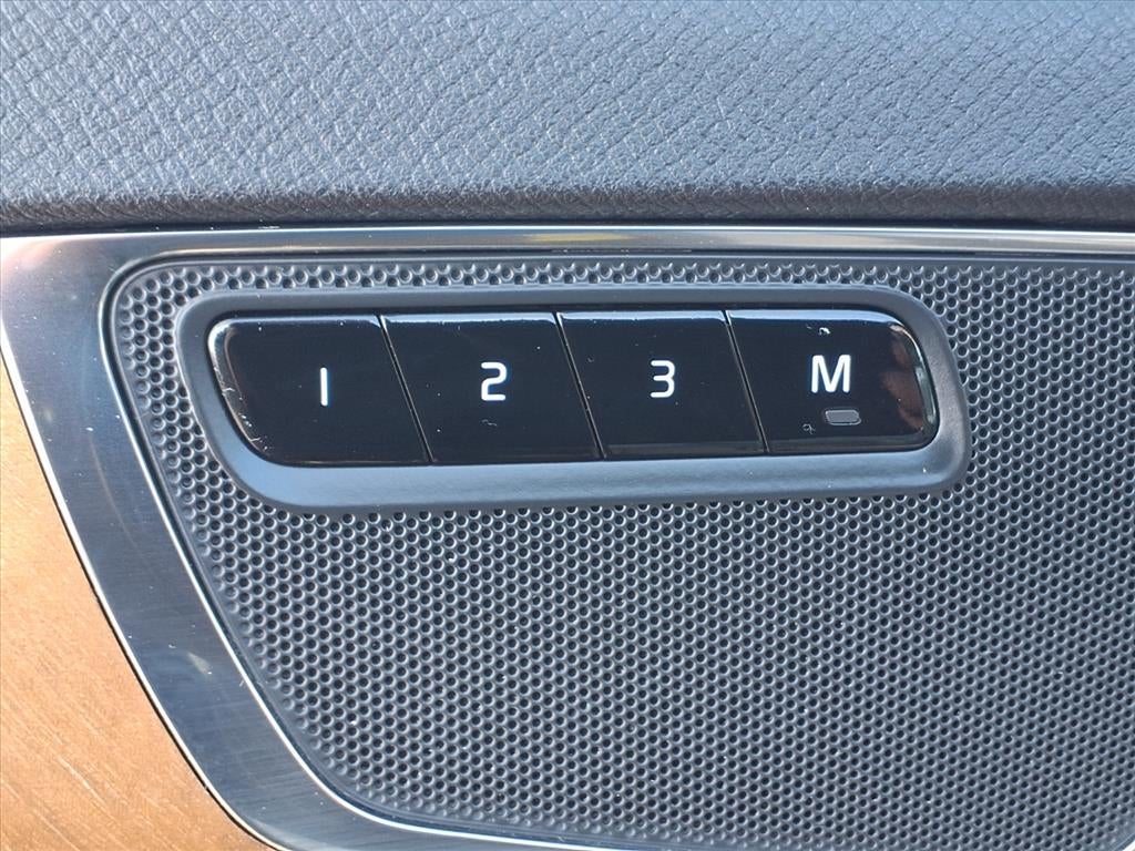 2021 Volvo XC90 Momentum