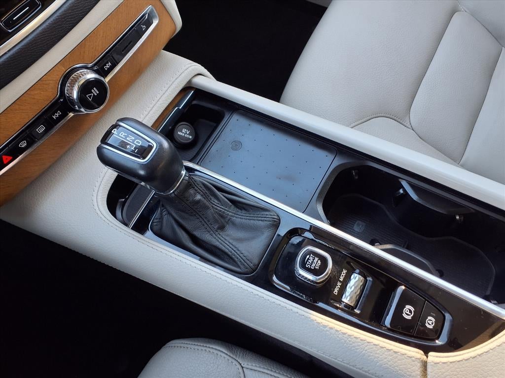 2021 Volvo XC90 Momentum